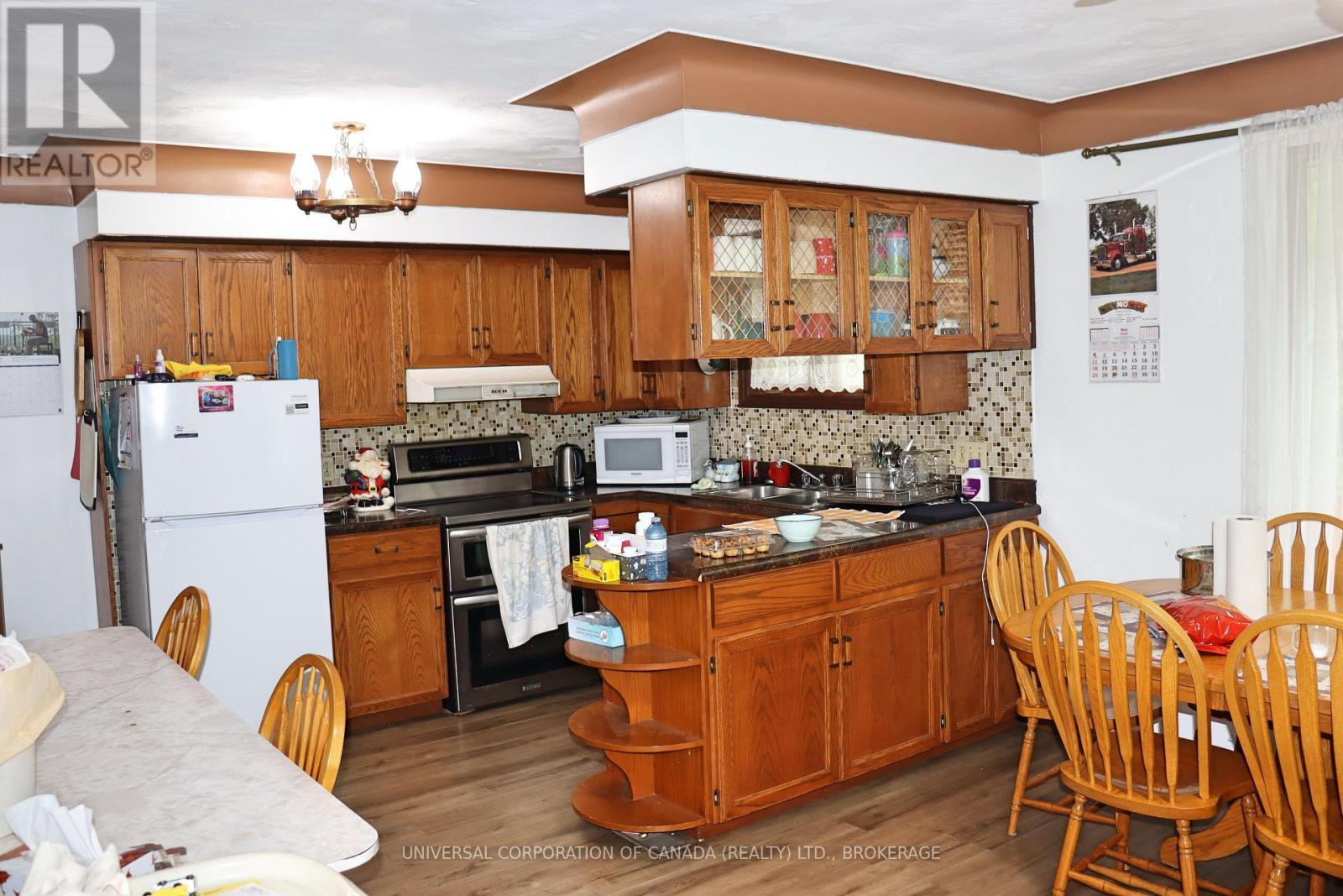 Property Photo: 124 West Sydenham Street West ON N5H 1M7