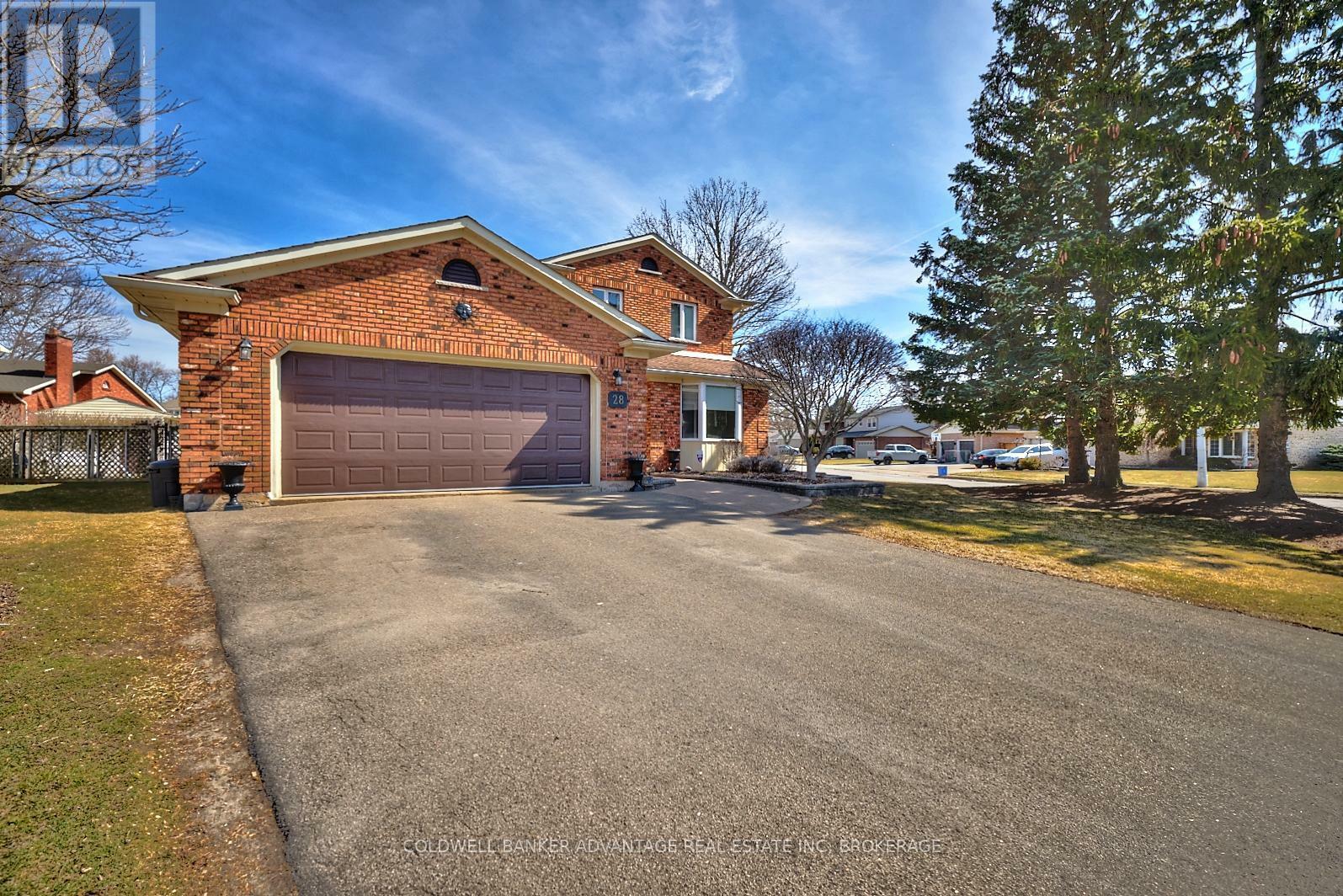 Property Photo: 28 Dixon Crescent ON L3C 6P4