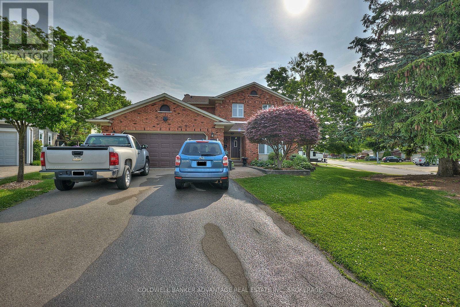 Photo de la propriété: 28 Dixon Crescent ON L3C 6P4