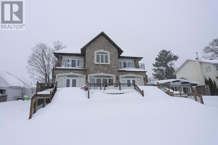 Photo de la propriété:  347 River Rd  ON P6A 5K9 
