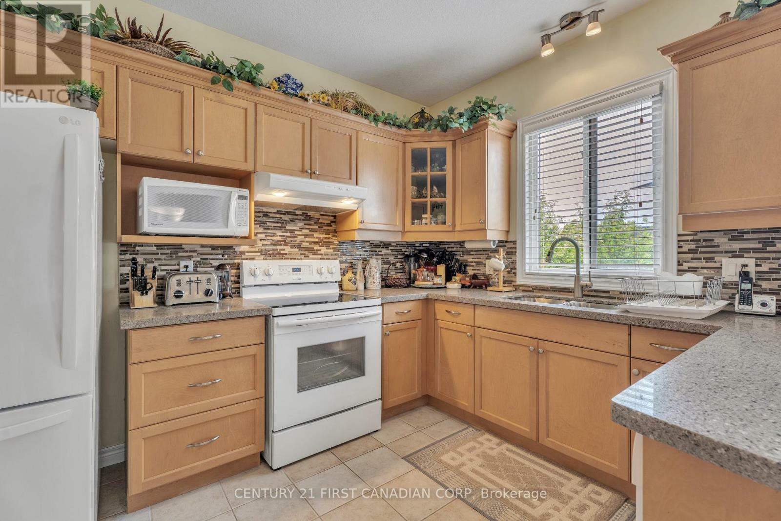 Property Photo: 941 Barclay Road ON N6K 4V4