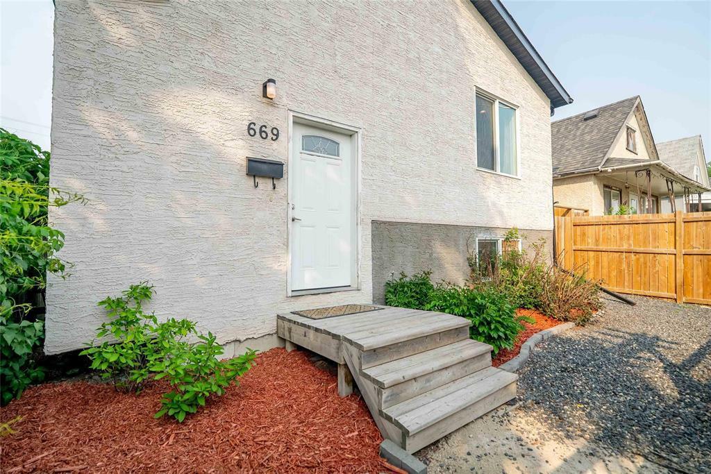 Property Photo: 669 Burrows Avenue MB R2W 2A9