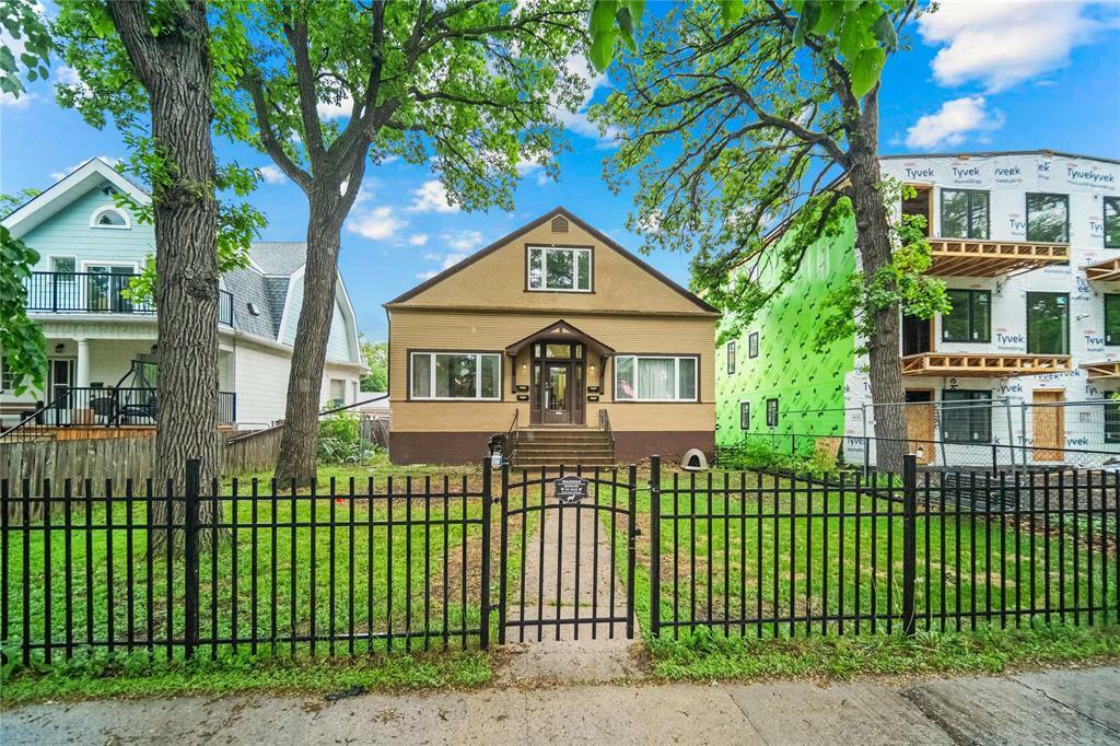 Property Photo:  174 Eugenie Street  MB R2H 0X8 
