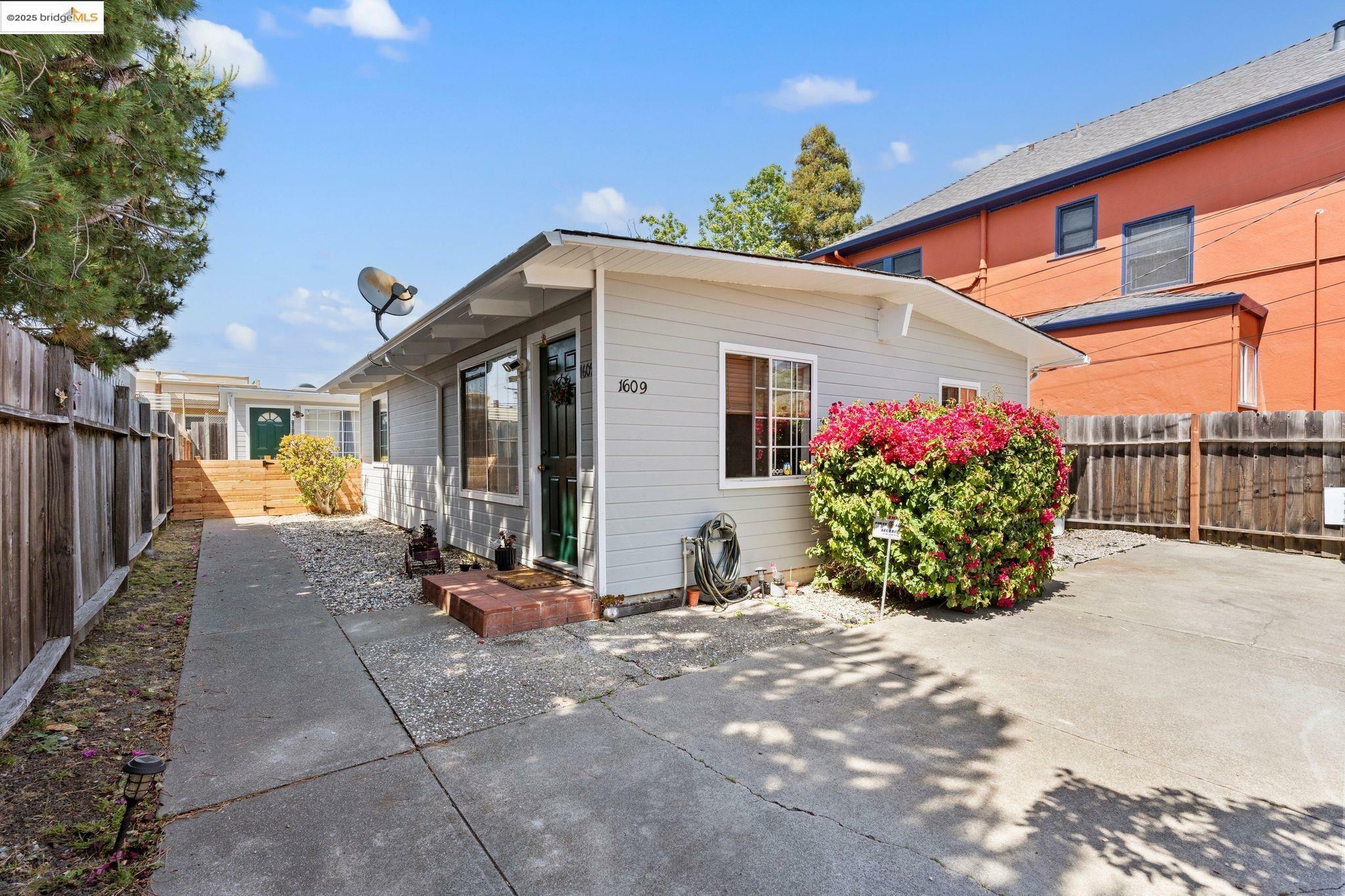 1611 Julia St  Berkeley CA 94703 photo