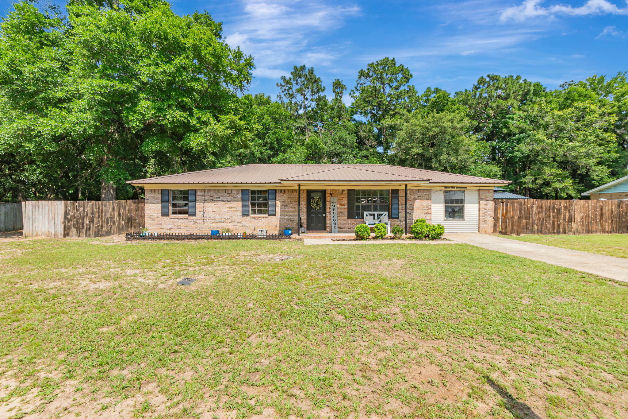 Property Photo: 6517 Kennington Circle FL 32570