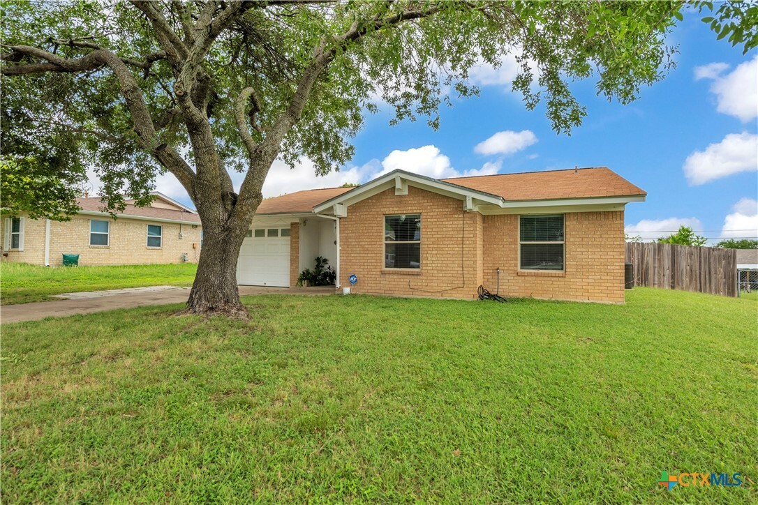 Property Photo: 905 N 19th Street TX 76522
