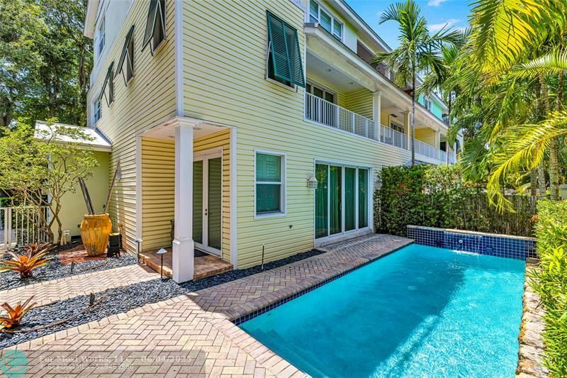 Property Photo:  101 NE 12th Ave  FL 33301 