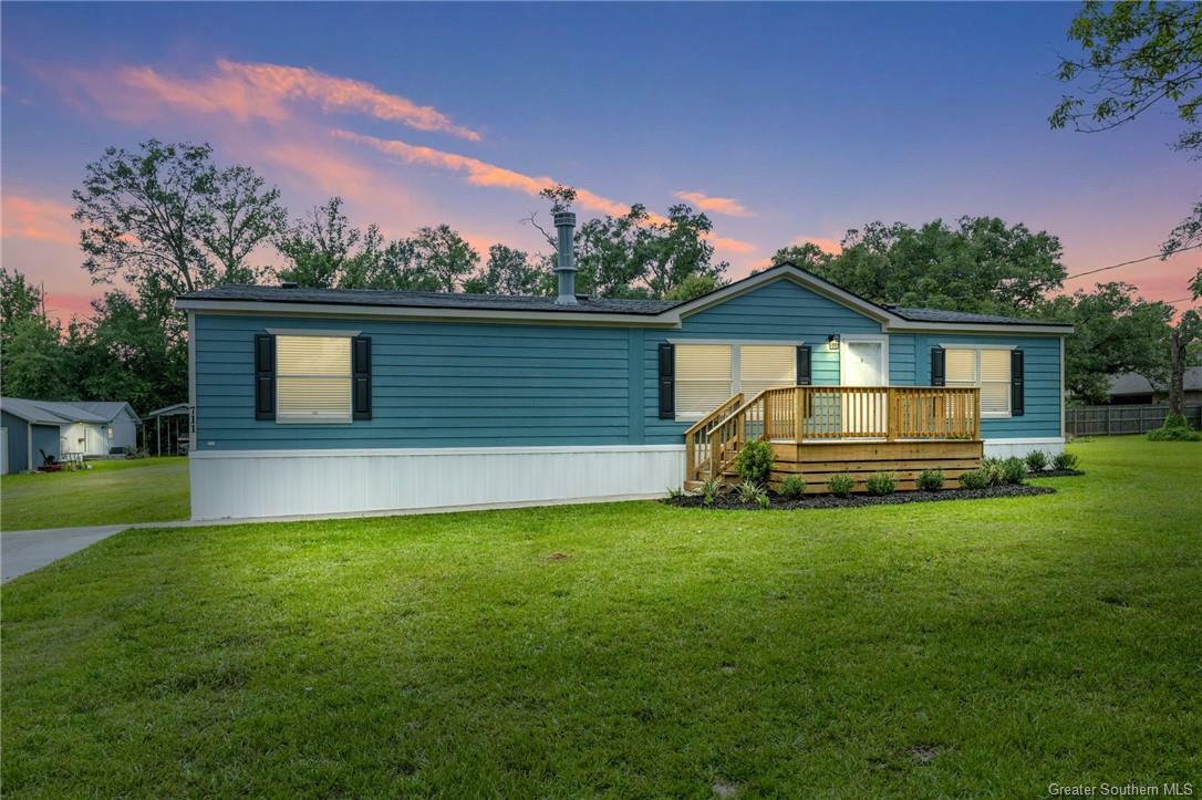 Property Photo: 711 N Division Street LA 70633