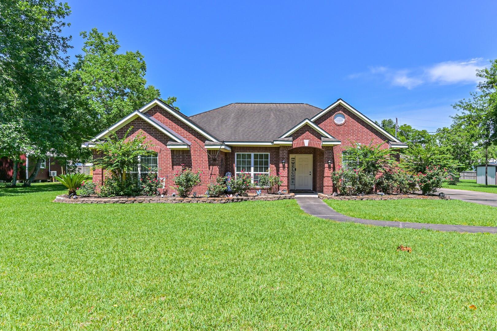 Property Photo: 3710 Bluebird Way TX 77584
