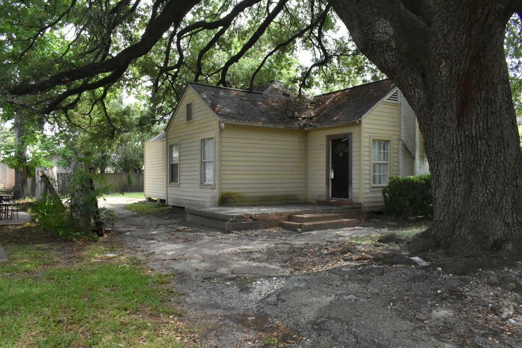 Property Photo: 4005 University Boulevard TX 77005