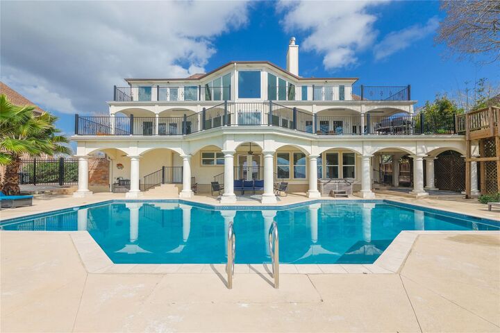 Property Photo: 18618 Barbuda Lane TX 77058