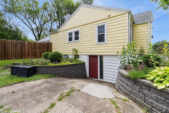 Property Photo:  1073 66th Street  IA 50324 