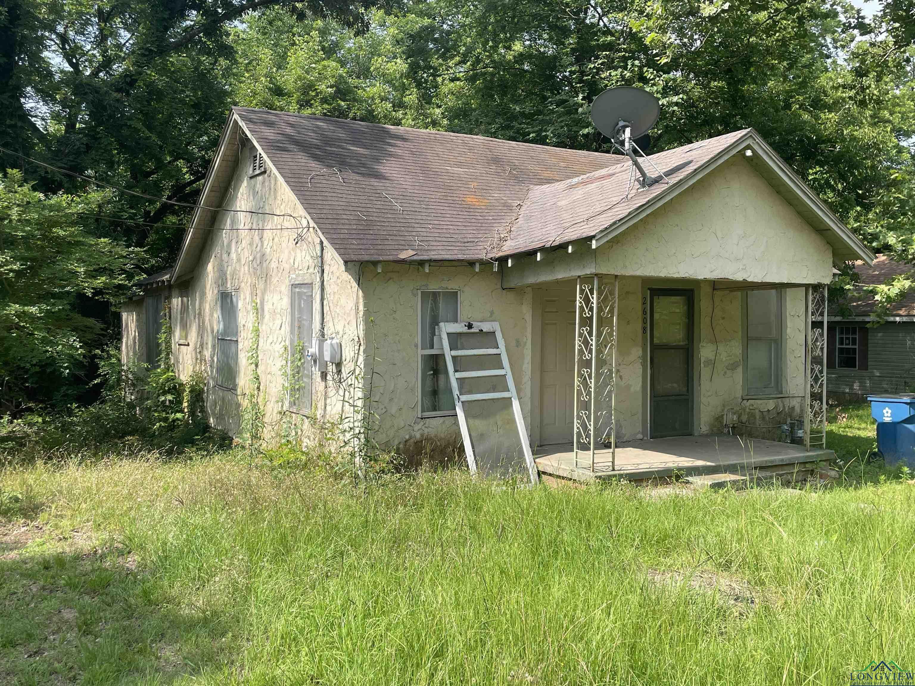 Property Photo: 2608 Teddy St TX 75672