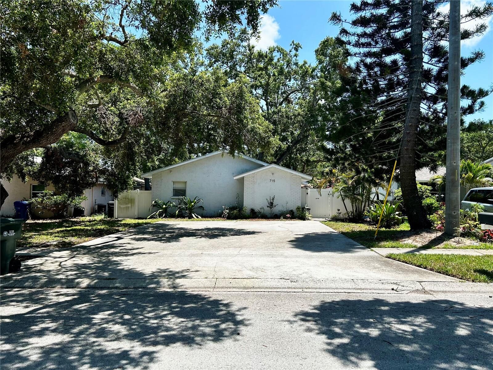 Property Photo: 715 2nd Avenue NE FL 33770