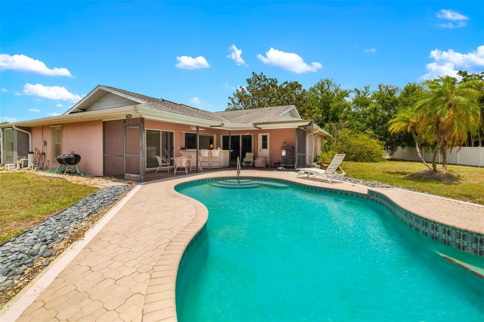Property Photo: 7615 17th Avenue W FL 34209