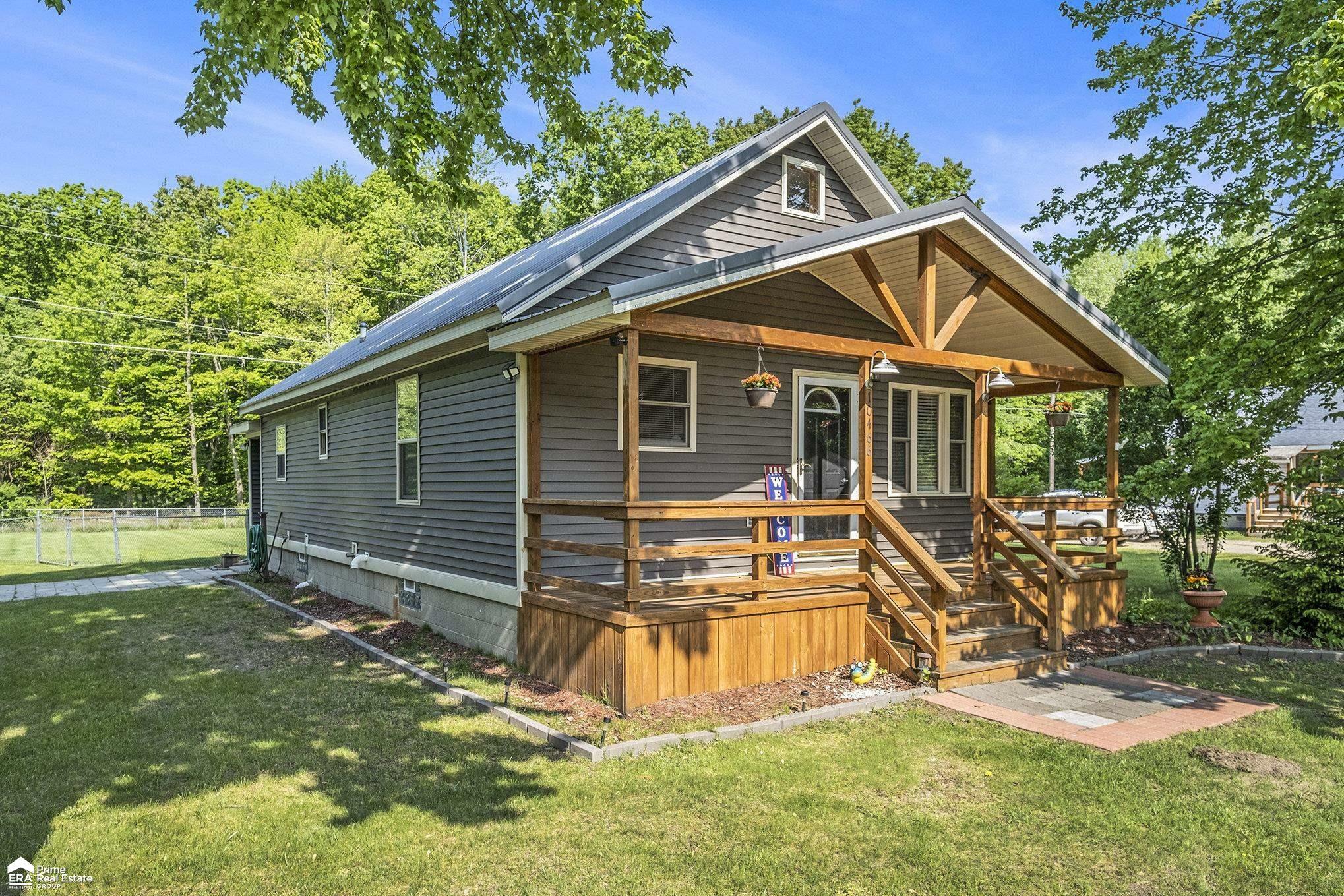 Property Photo: 10466 S Lewis Road MI 48420-7732