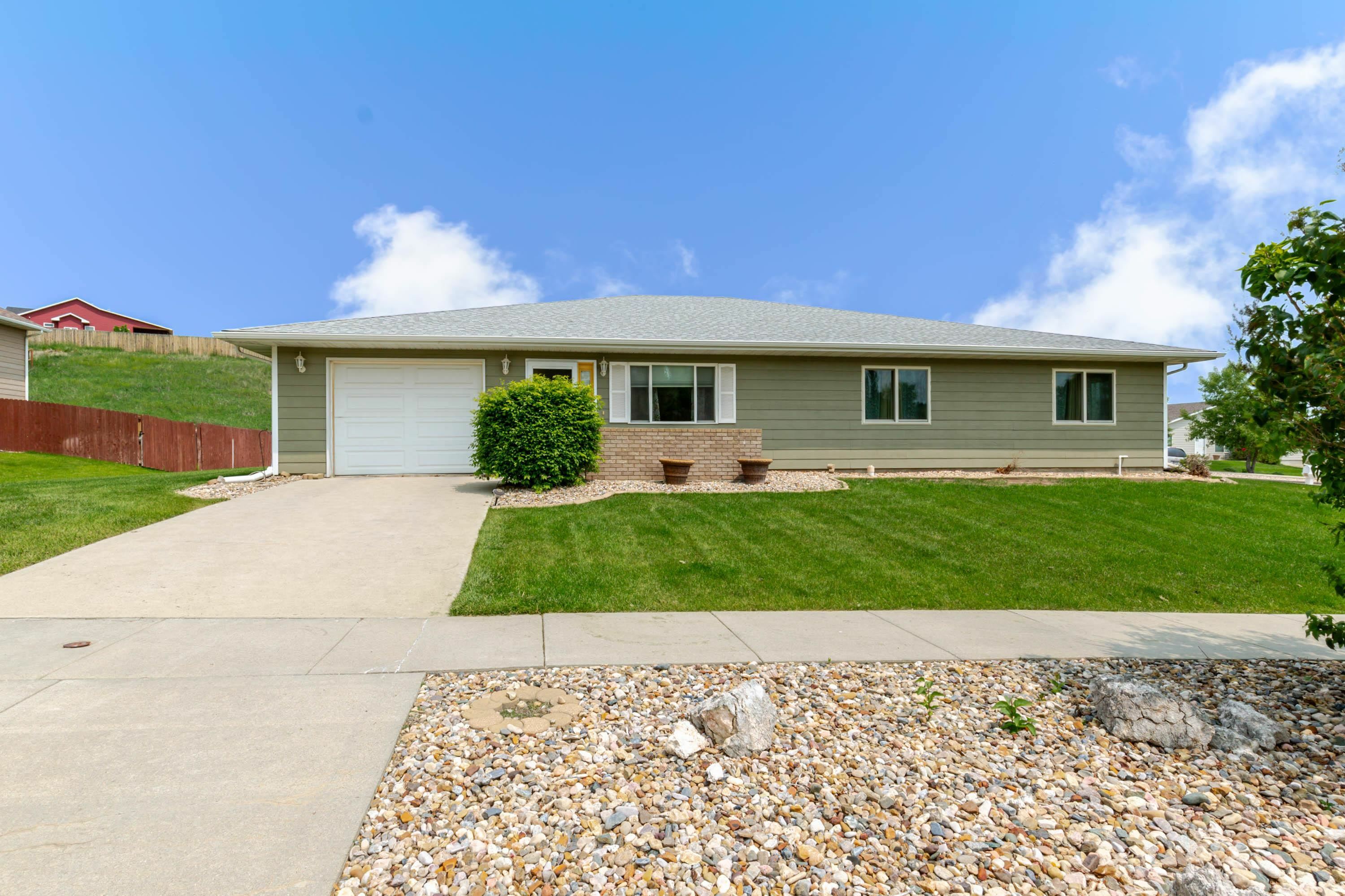 Property Photo: 1120 E Oakland Street SD 57701