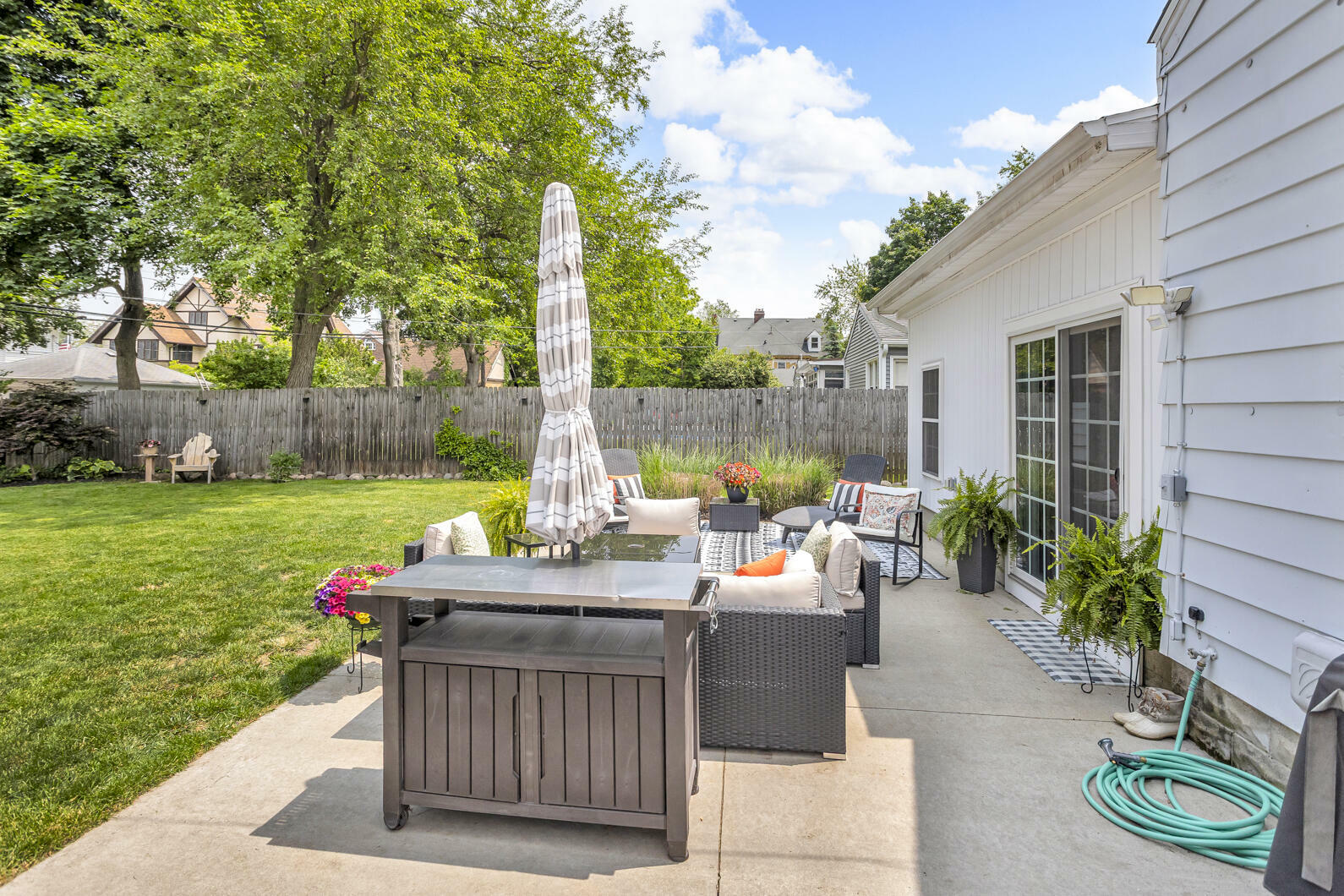 Property Photo: 720 Crescent Road MI 49203