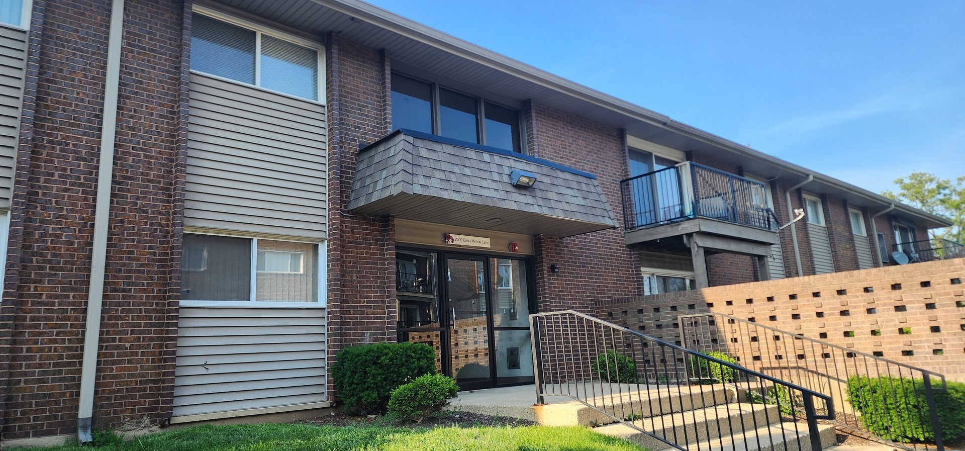 Property Photo:  2300 Beau Monde Lane 103  IL 60532 