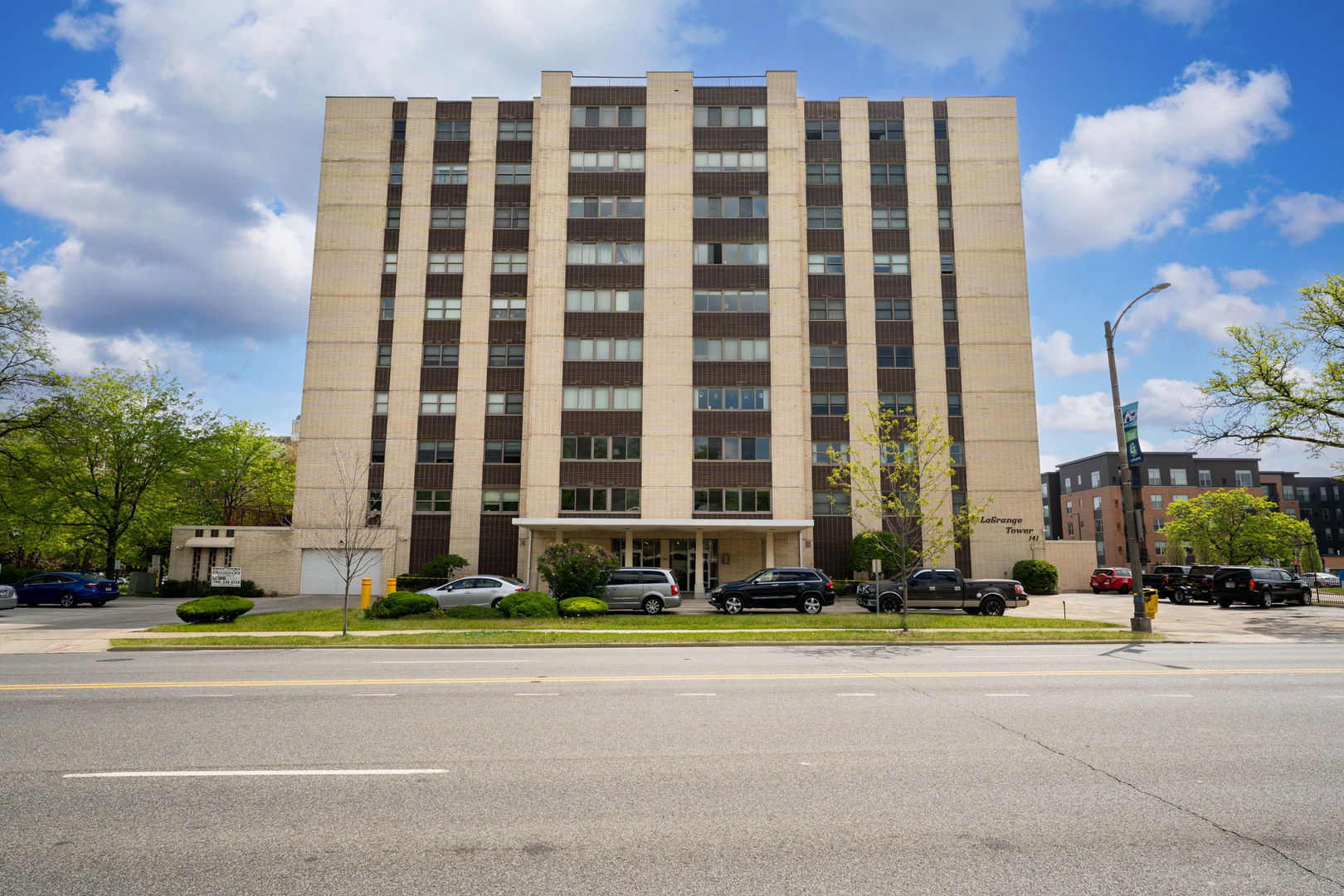 Property Photo: 141 N La Grange Road 303 IL 60525