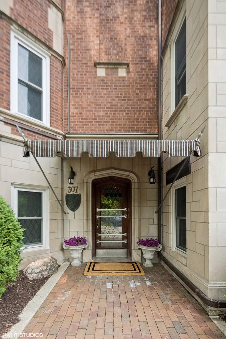 Property Photo: 307 W Harris Avenue 3A IL 60525
