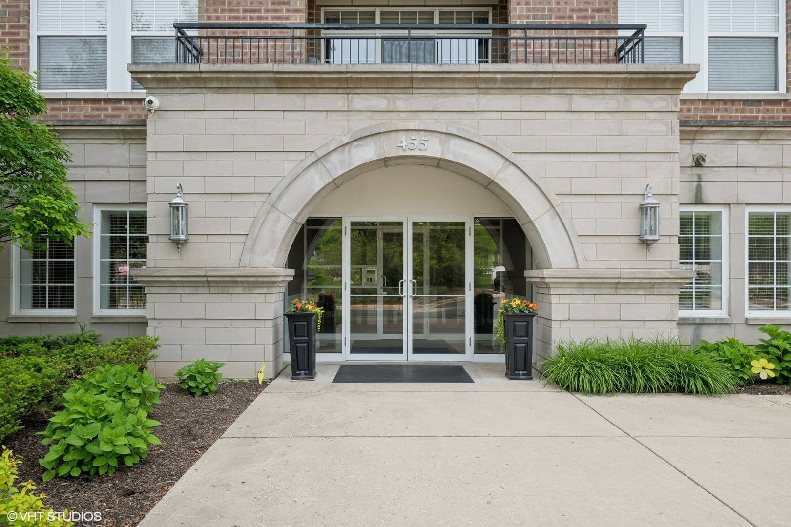 Property Photo: 455 W Wood Street 210 IL 60067