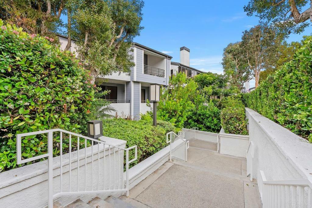 Property Photo: 270 Cagney Ln 315 CA 92663