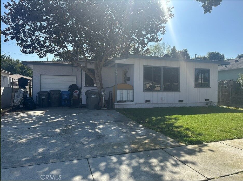 Property Photo:  606 Phelan Lane  CA 90278 