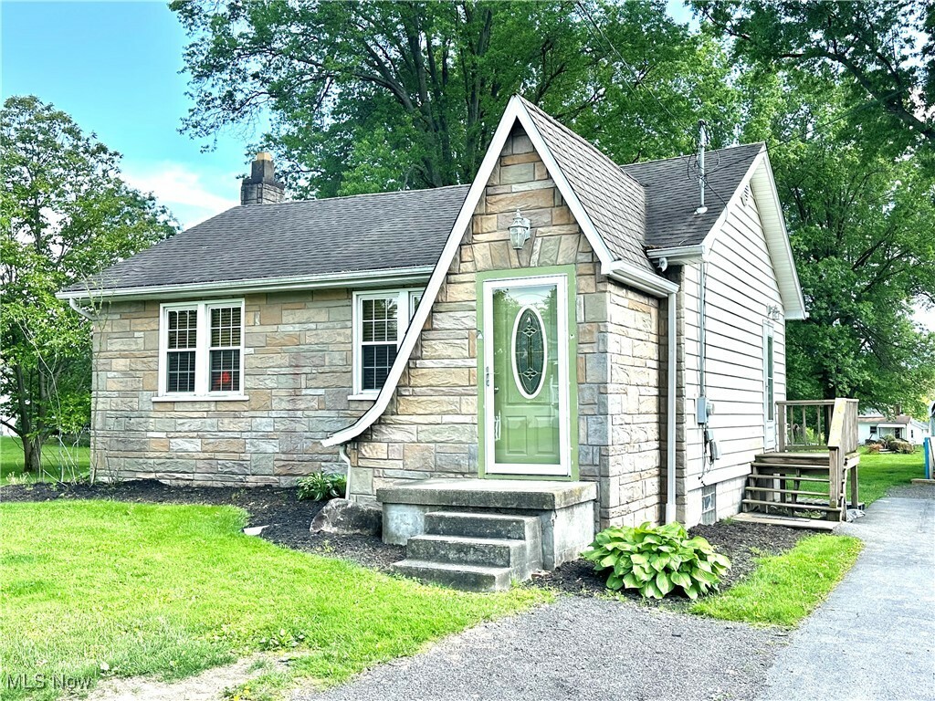 Property Photo: 6898 Grove Street OH 44403
