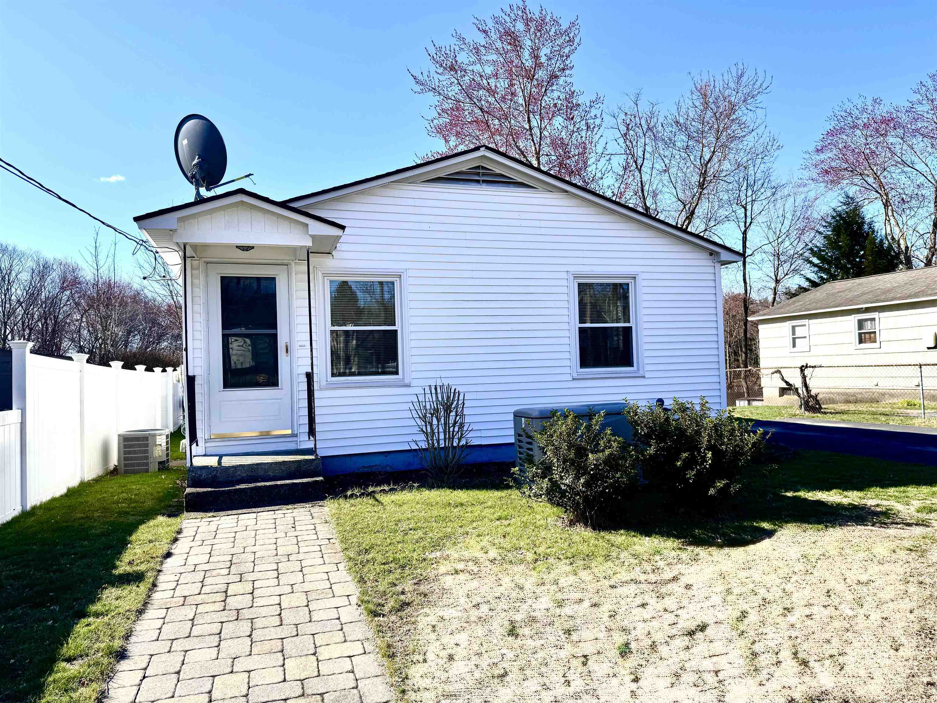 Property Photo: 18 Tampa Street NH 03064