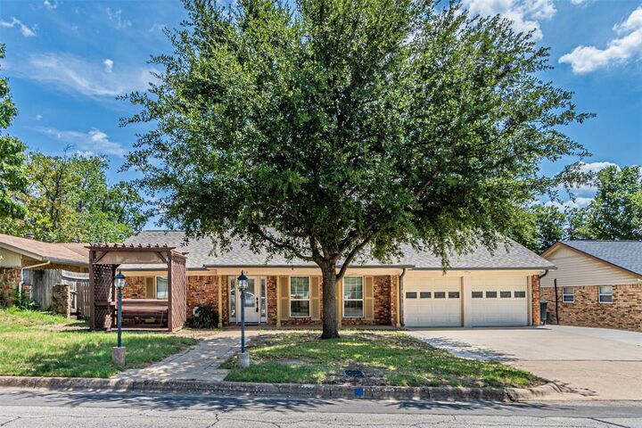 952 Charleston Drive  Bedford TX 76022 photo