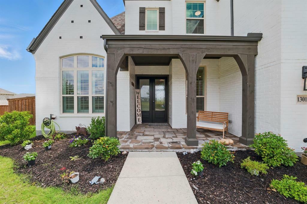 Property Photo: 1301 Limestone Ridge Road TX 76063