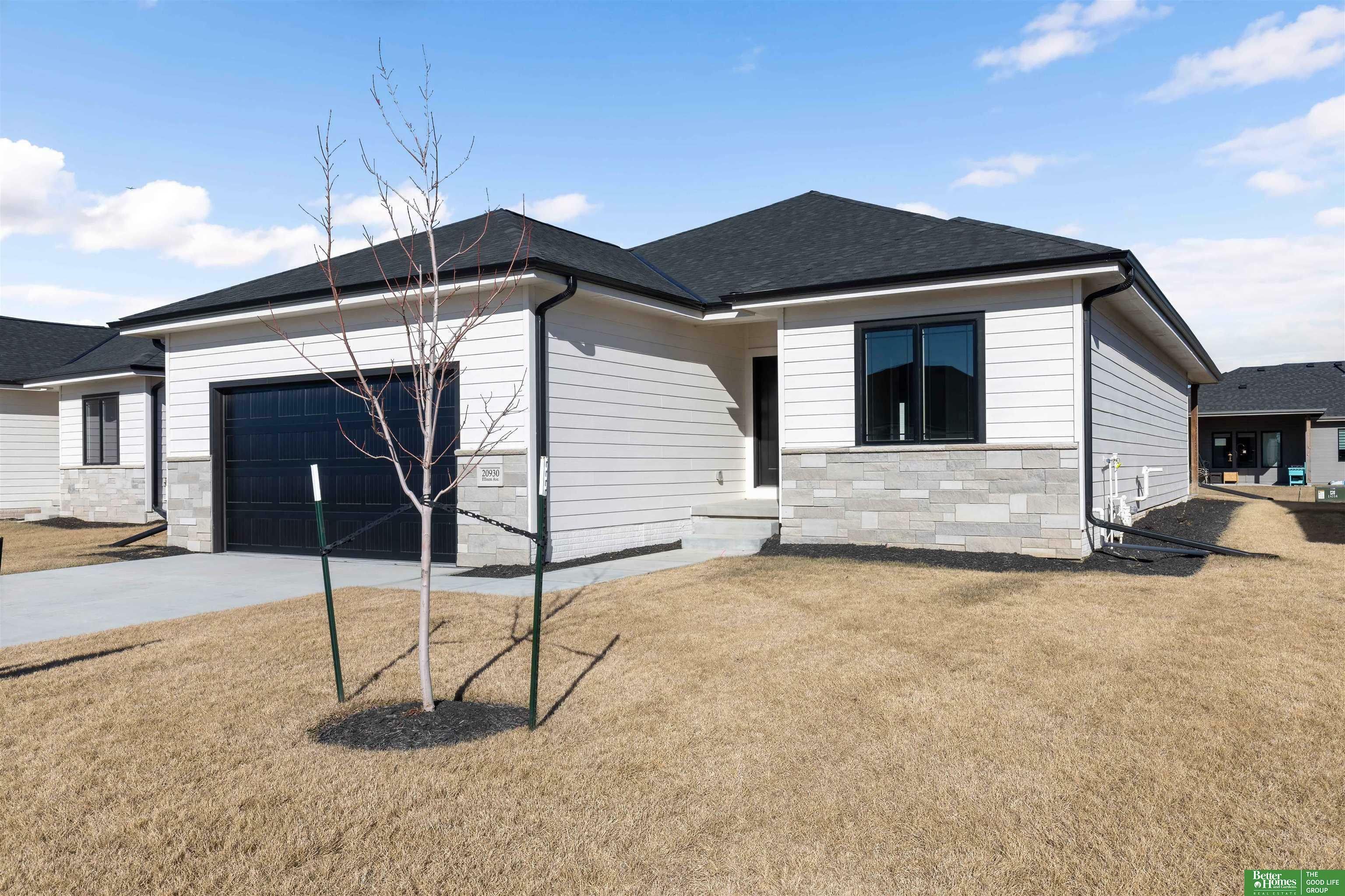 Property Photo: 20938 Ellison Avenue NE 68022