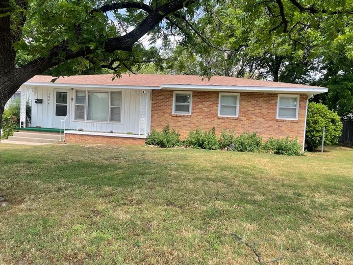 Property Photo:  1906 N Pennsylvania Avenue  OK 73554 