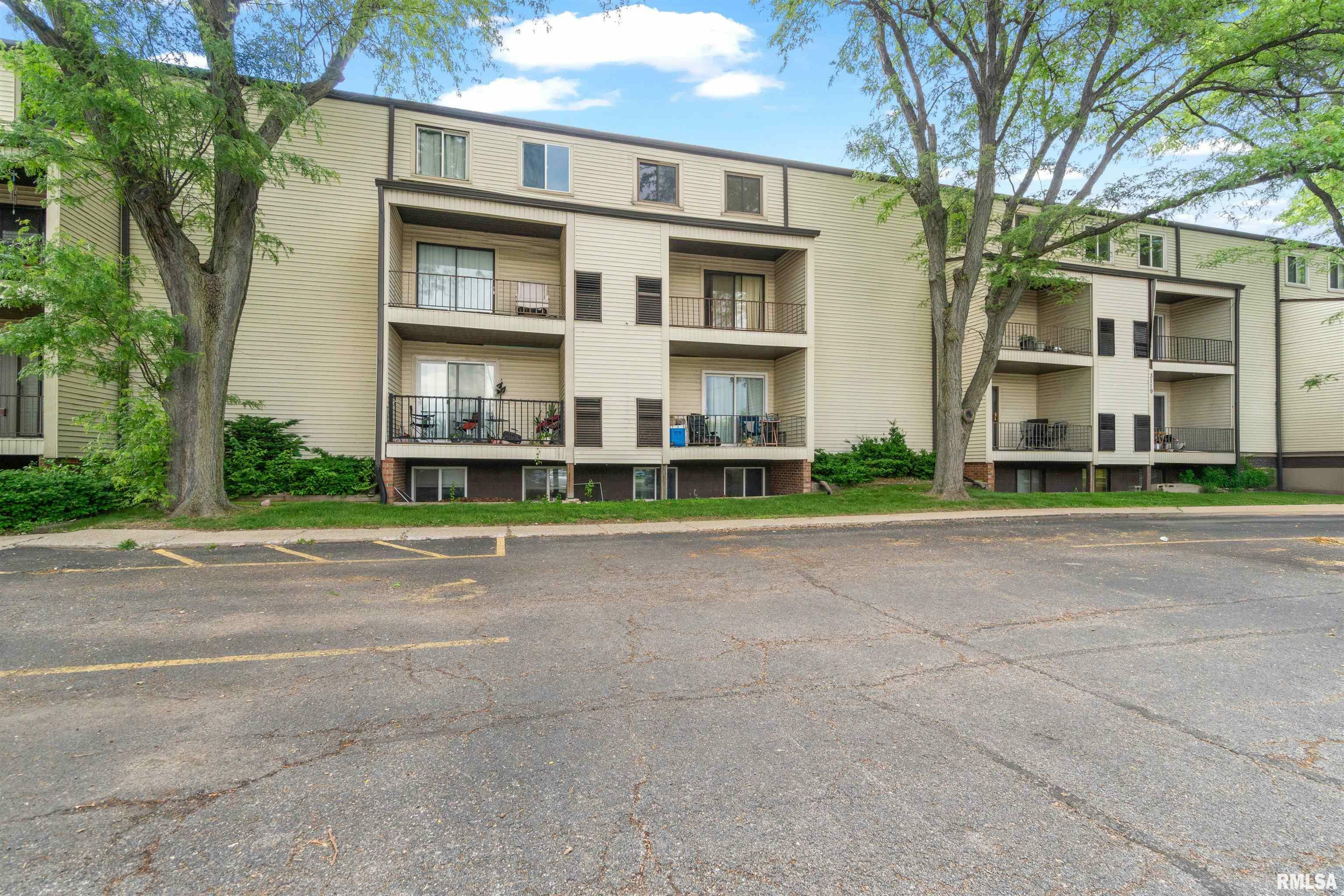 Property Photo: 3119 W Willow Knolls Road 36B IL 61614