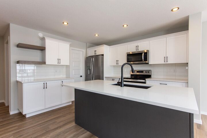 Property Photo:  256 Augustus Way  AB T0M 1R0 