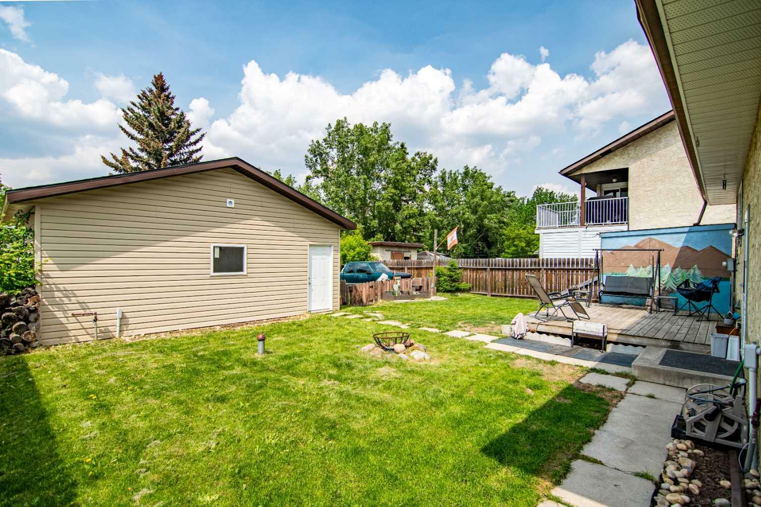 Photo de la propriété: 36 45 Street Crescent AB T4S 1K7