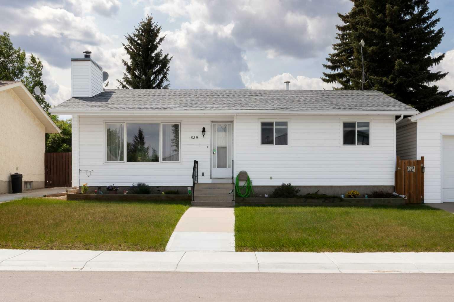 Property Photo: 829 Prospect Avenue AB T0M 0A0
