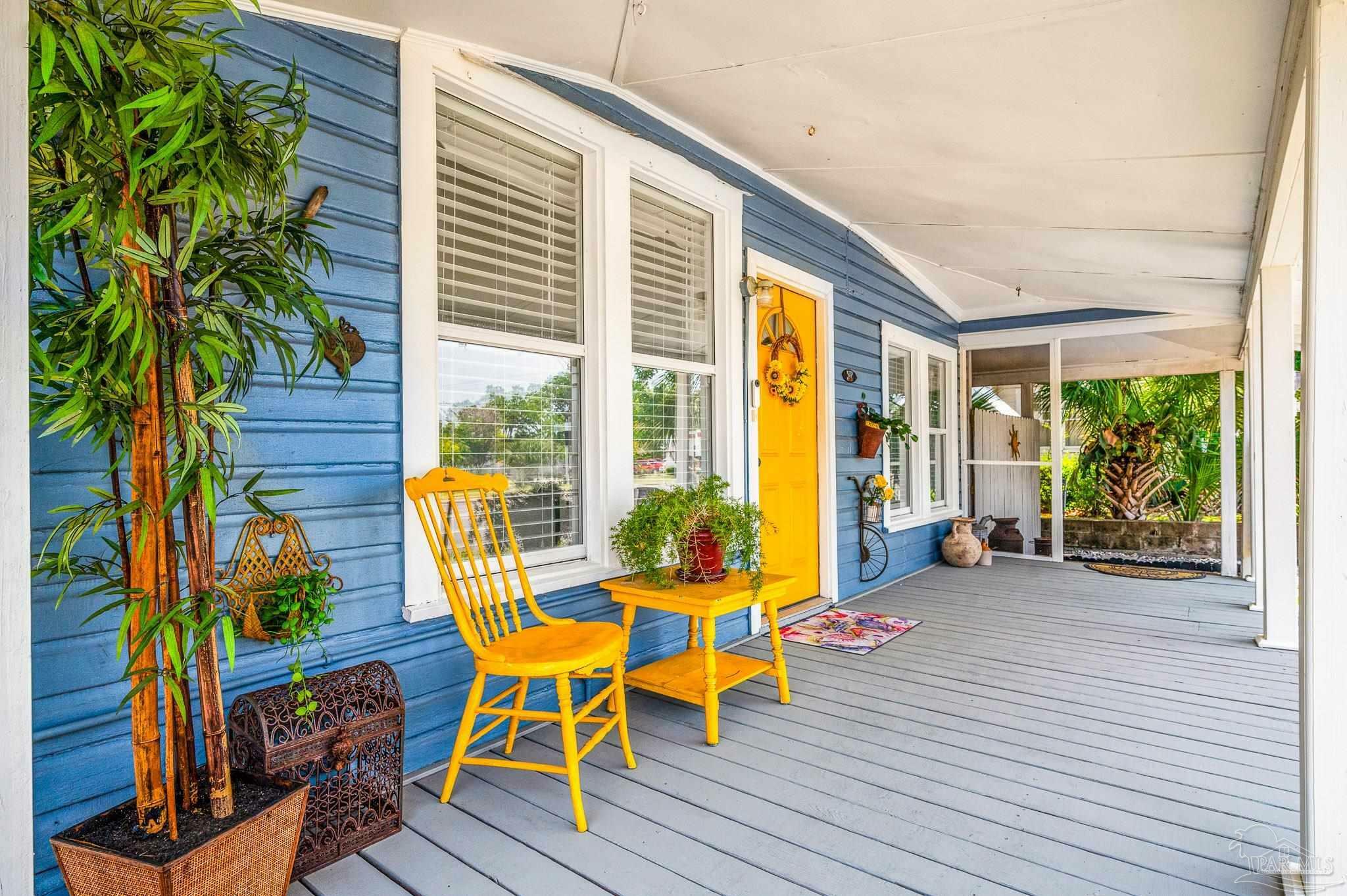 Property Photo: 1220 E Cervantes FL 32501
