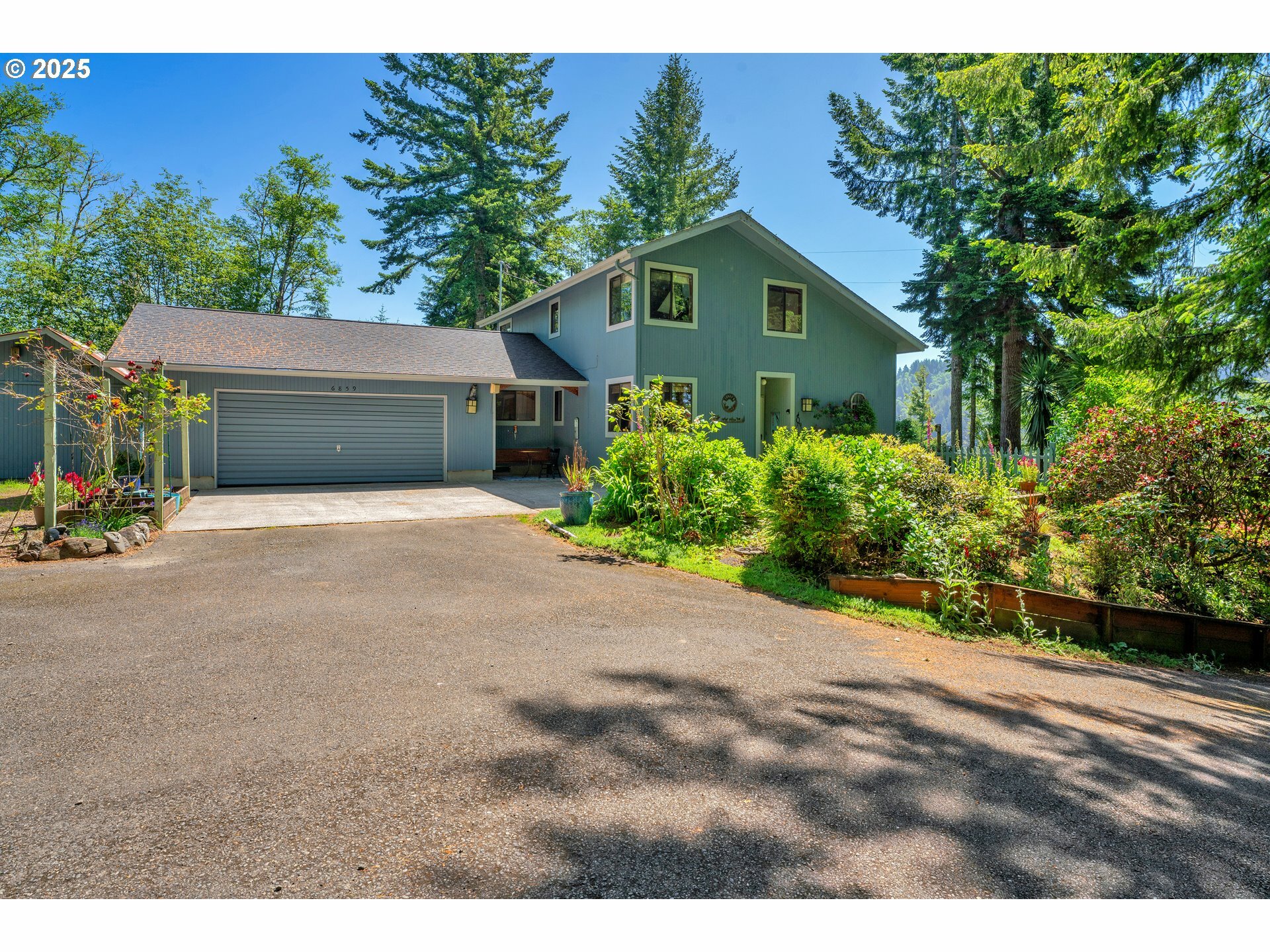 Property Photo: 6859 Highway 126 OR 97439