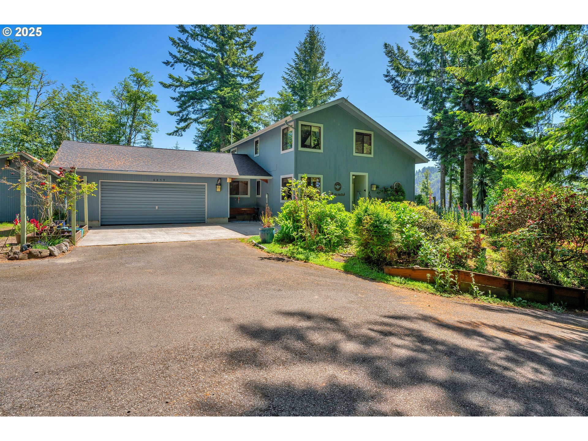 Property Photo: 6859 Highway 126 OR 97439