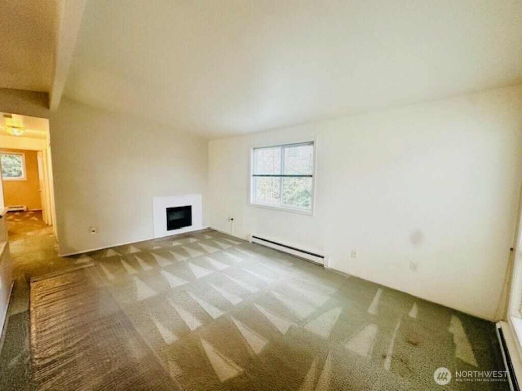 Property Photo: 11211 NE 68th Street 5 WA 98033