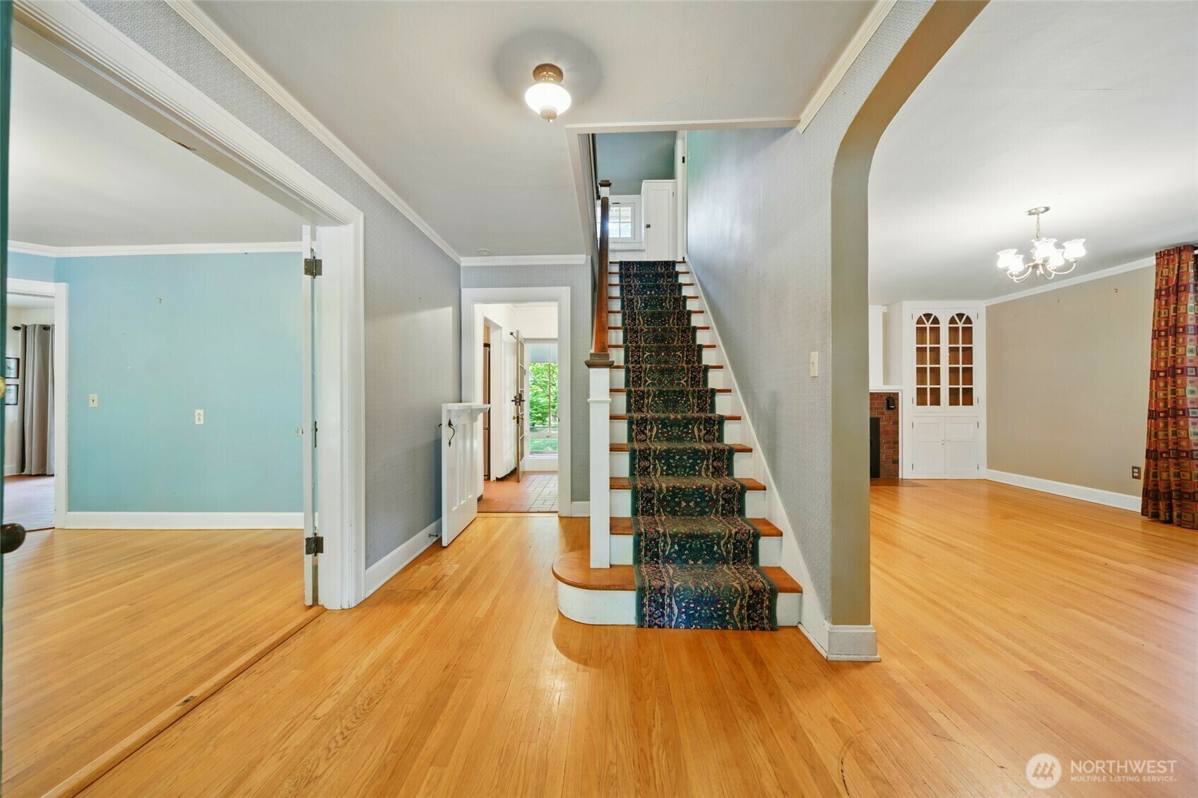 Property Photo: 827 Hobson Street WA 99362