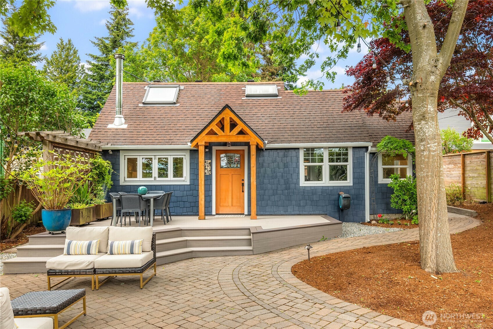 Property Photo: 1410 N 100th Street WA 98133