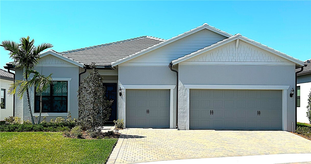Property Photo: 410 SE Vallarta FL 34984