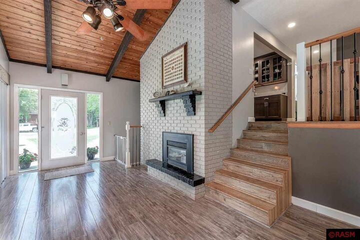 Property Photo: 503 Ivanhoe Court MN 56003