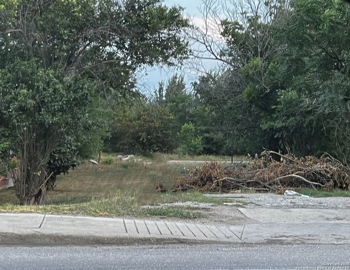 220 W Mitchell  San Antonio TX 78204 photo