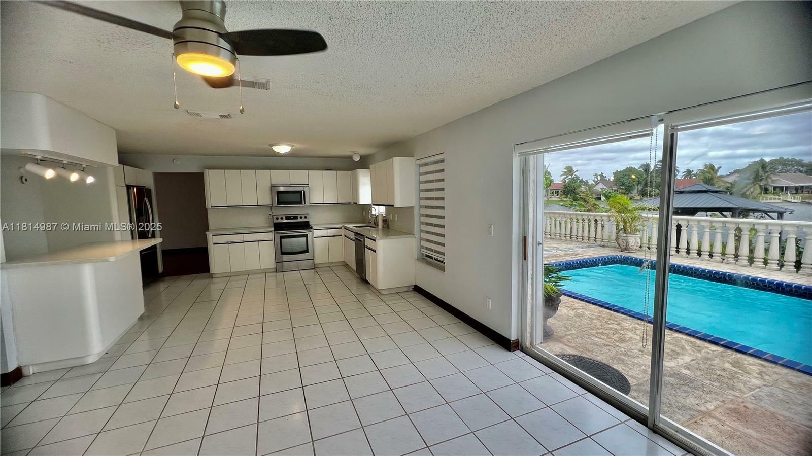 15321 SW 59th St  Miami FL 33193 photo