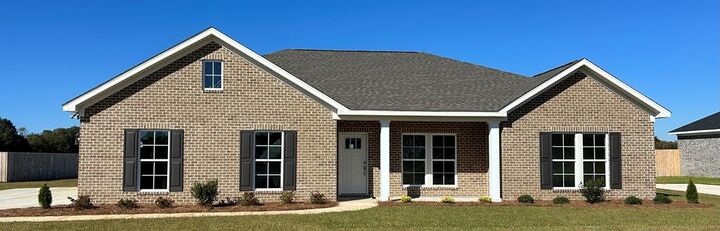 206 Cambridge Dr  Headland AL 36345 photo