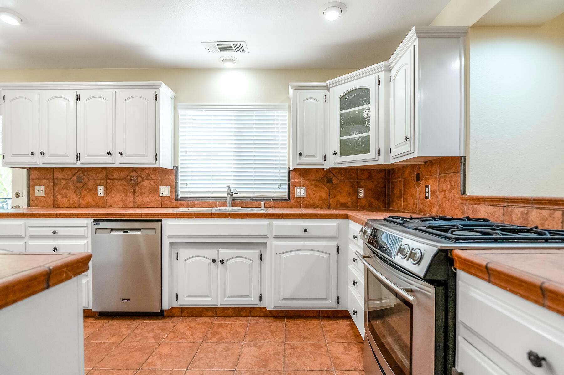 Property Photo: 1301 S Cotta Street S CA 93292